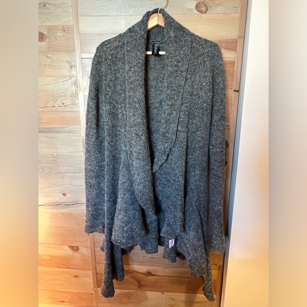 100% Icelandic wool long ruffled grey cardigan